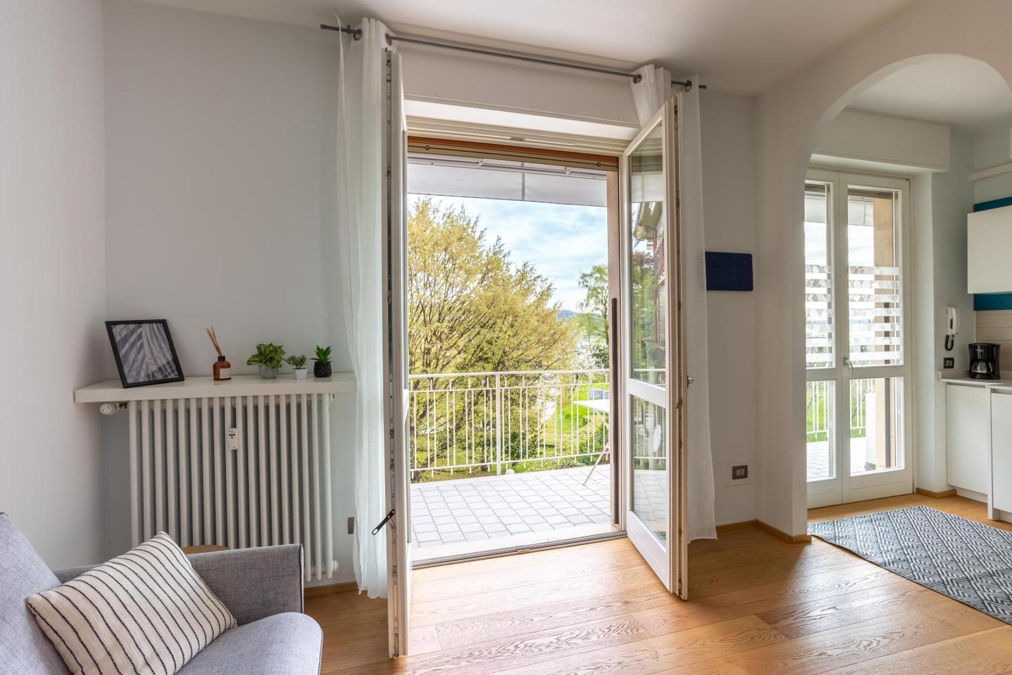 Suite 51 Appartamento Con Terrazzo A 50 Mt Dal Lago - Private Parking (Adults Only) Arona Ngoại thất bức ảnh