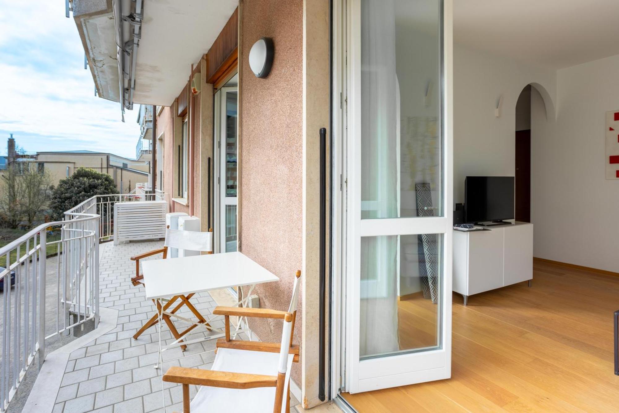 Suite 51 Appartamento Con Terrazzo A 50 Mt Dal Lago - Private Parking (Adults Only) Arona Ngoại thất bức ảnh